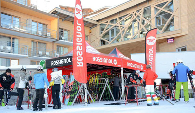 Two 3x3m pop-up gazebos with red flags for Rossignol Ski